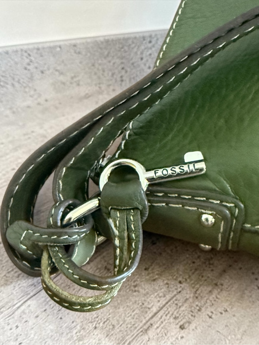 Fossil Olive Green Pebbled Leather Crossbody Bag! - Picture 10 of 14